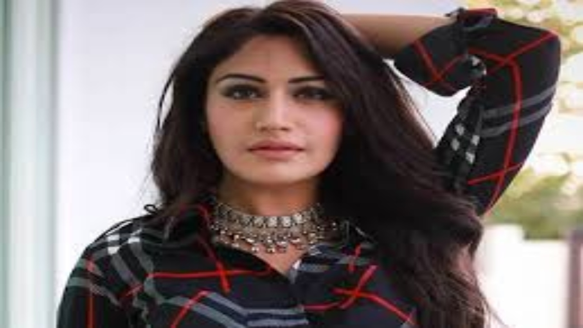 Surbhi Chandna age, height, weight, net worth, boyfriend/husband, top songs and movies