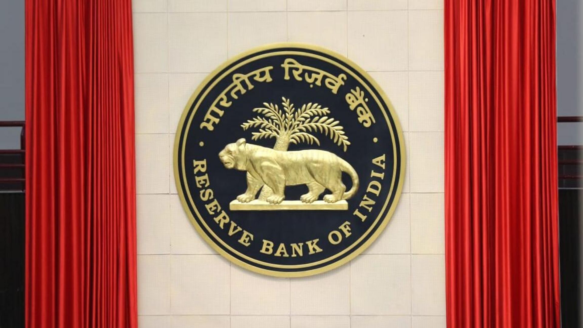 RBI announces Rs 50,000 crore lifeline for mutual funds
