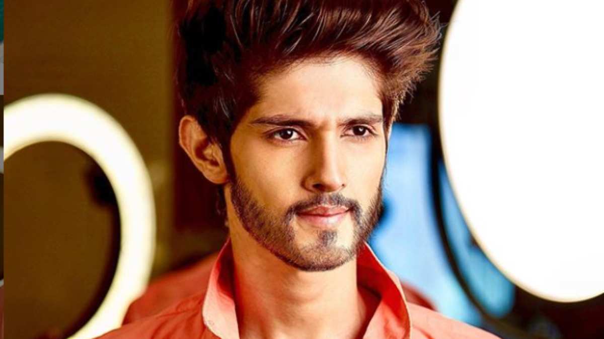 Yeh Rishta Kya Kehlata Hai actor Rohan Mehra flies to Amritsar, reaches home after six months 1 rohan mehra 879446 XJKQli8s