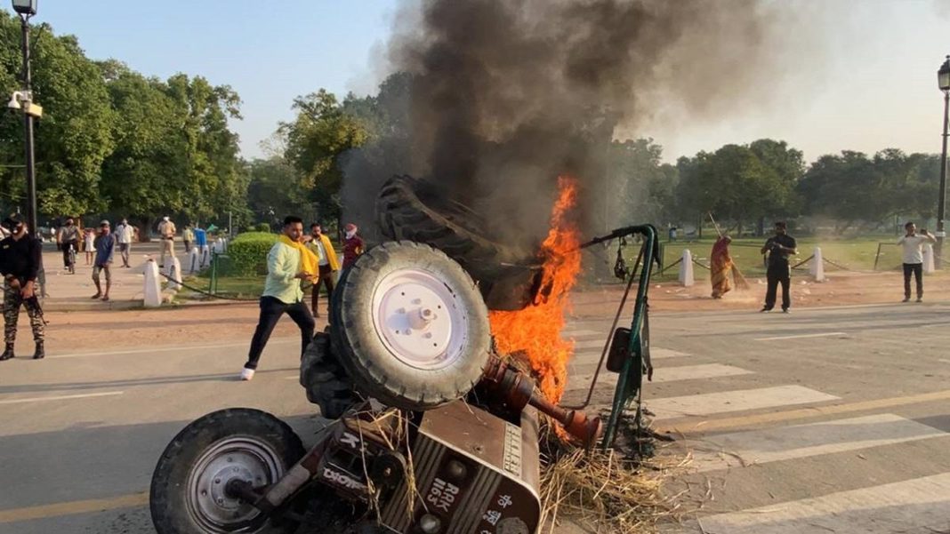 Tractor set on fire at India Gate