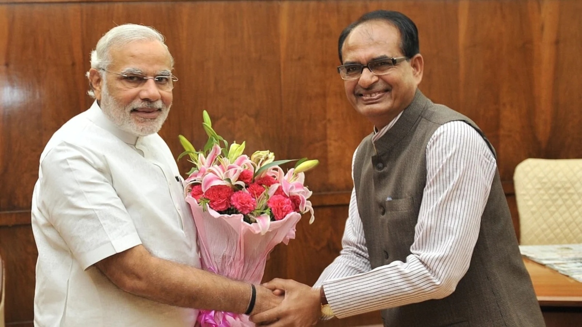 MP CM Chouhan Meets PM Modi; Talks About Investors Summit and Mahakal Temple Project