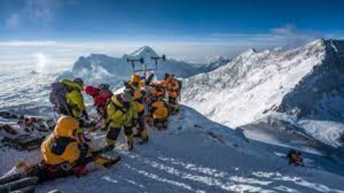 China builds the world’s highest weather station on Mt. Everest