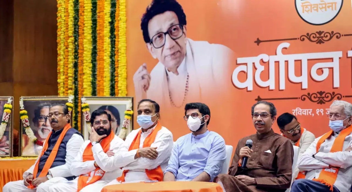Shiv Sena appears to dissolve as 6 more lawmakers join the rebels