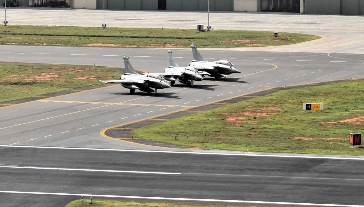 French Rafale fighter planes stopover in India