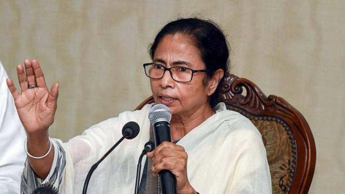 Visva-Bharati Land Row: Mamata Backs Amartya Sen, Hands Over Land Documents