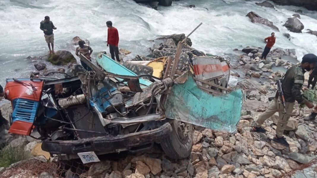 6 ITBP Jawans killed & over 30 injured as a bus crashes into a river in Pahalgam
