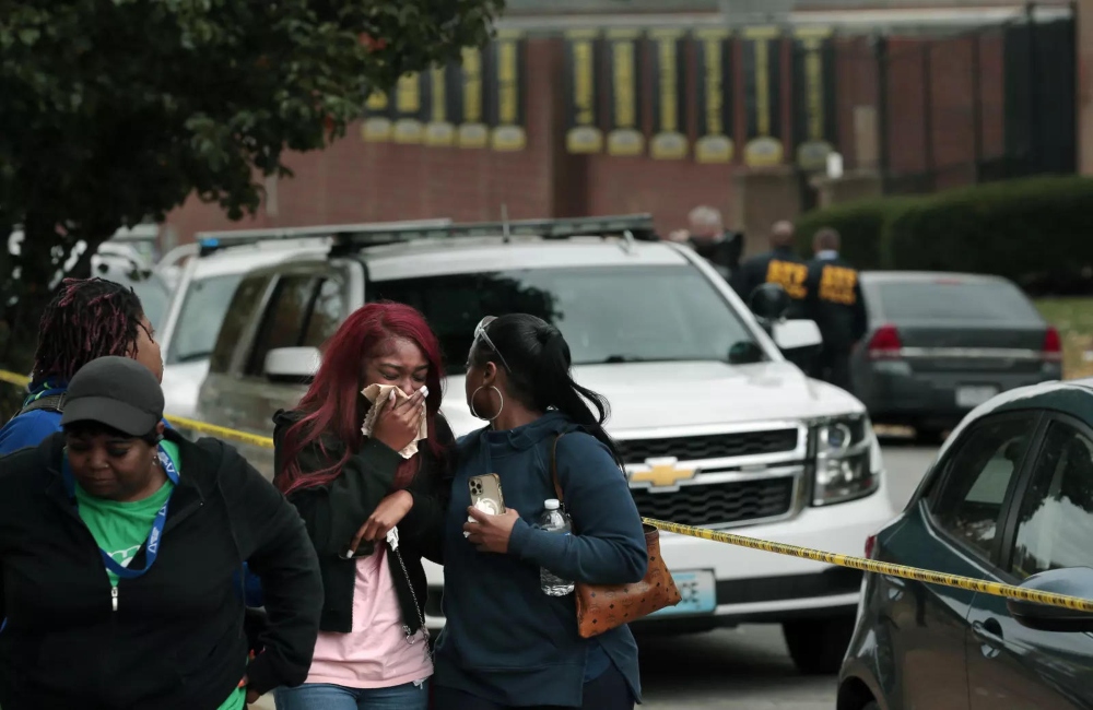2 Dead 7 hurt in shooting at US high school