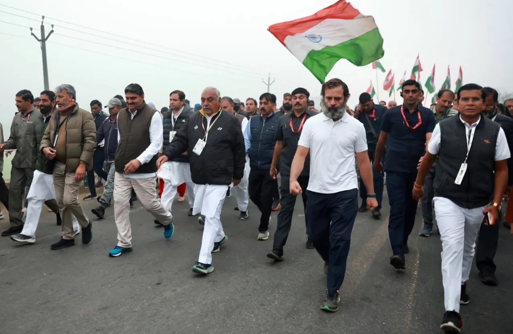 “Demonstration of dynast’s psychology”: Union Minister thrashes Rahul for “violating” Flag Code