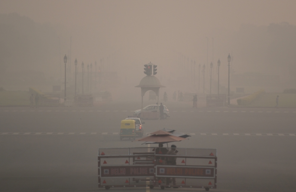 Delhi Still Coughs at 'Very Poor' Category, AQI at 310 1 aqi
