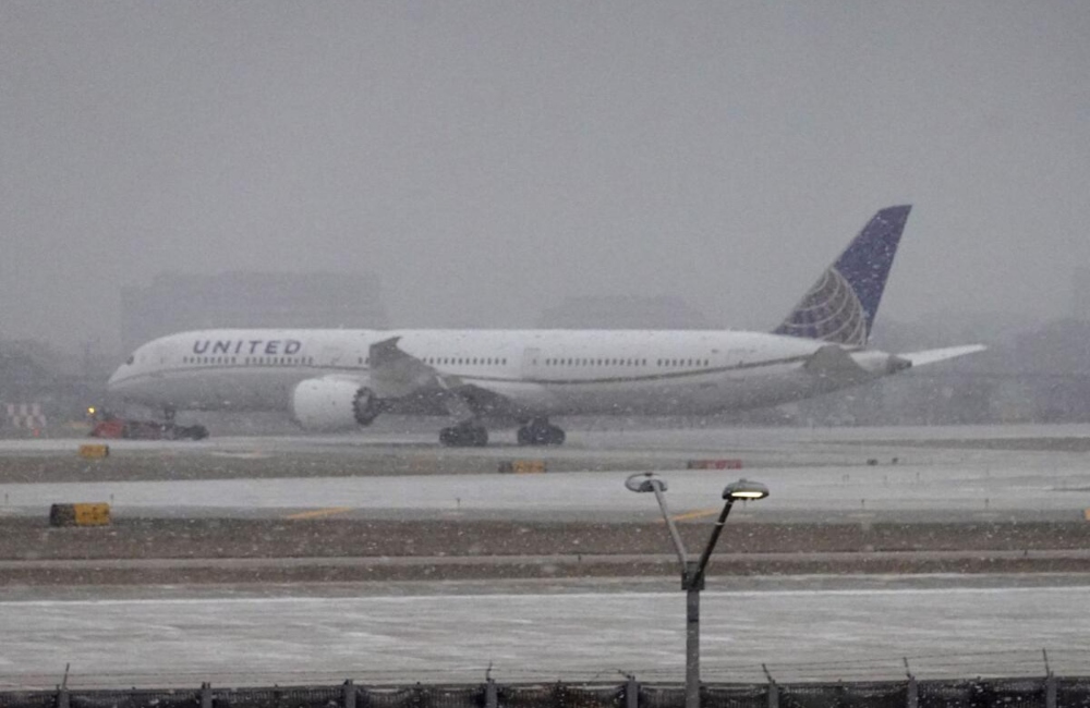 2000 Flights Cancelled in US Due to Heavy Snow and Freezing Temperatures