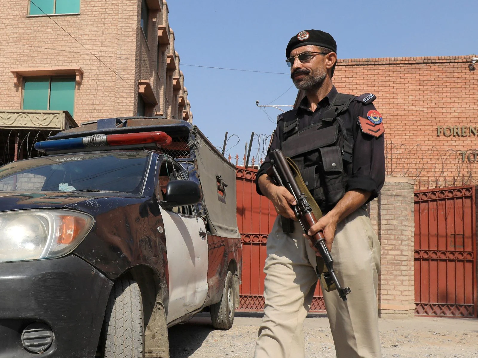 Pakistan: Dacoits attack police check-post, kidnap two policemen