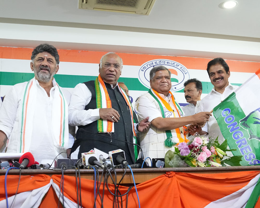 Former Karnataka CM Jagadish Shettar joins Congress