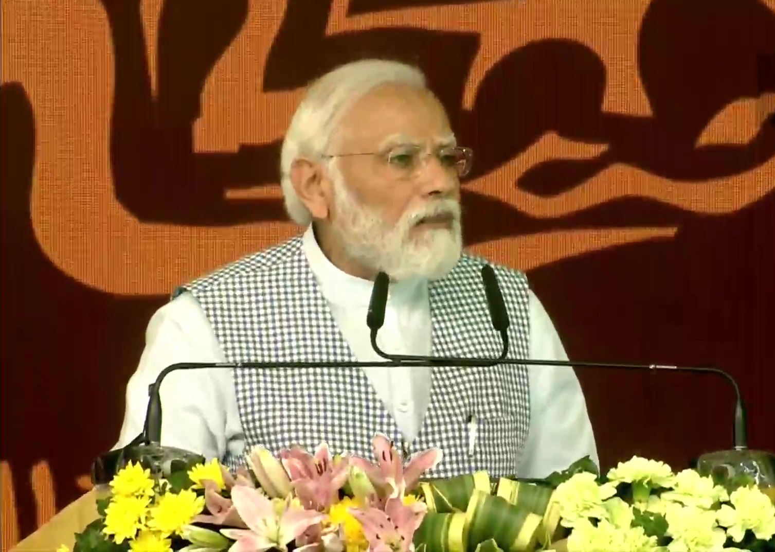 Kerala: Dressed in ‘Mundu’, PM Modi holds roadshow in Kochi