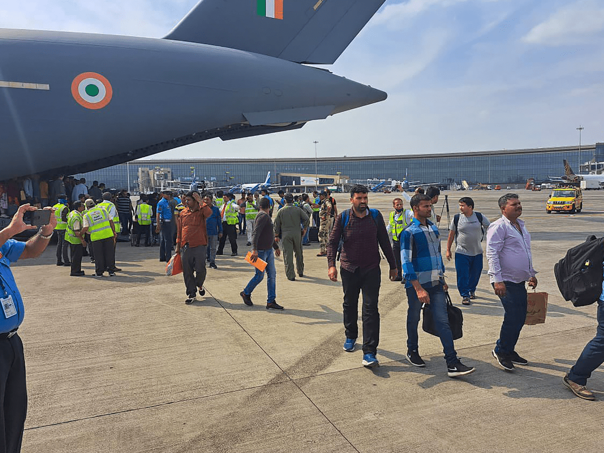 Indians evacuated from Sudan 1