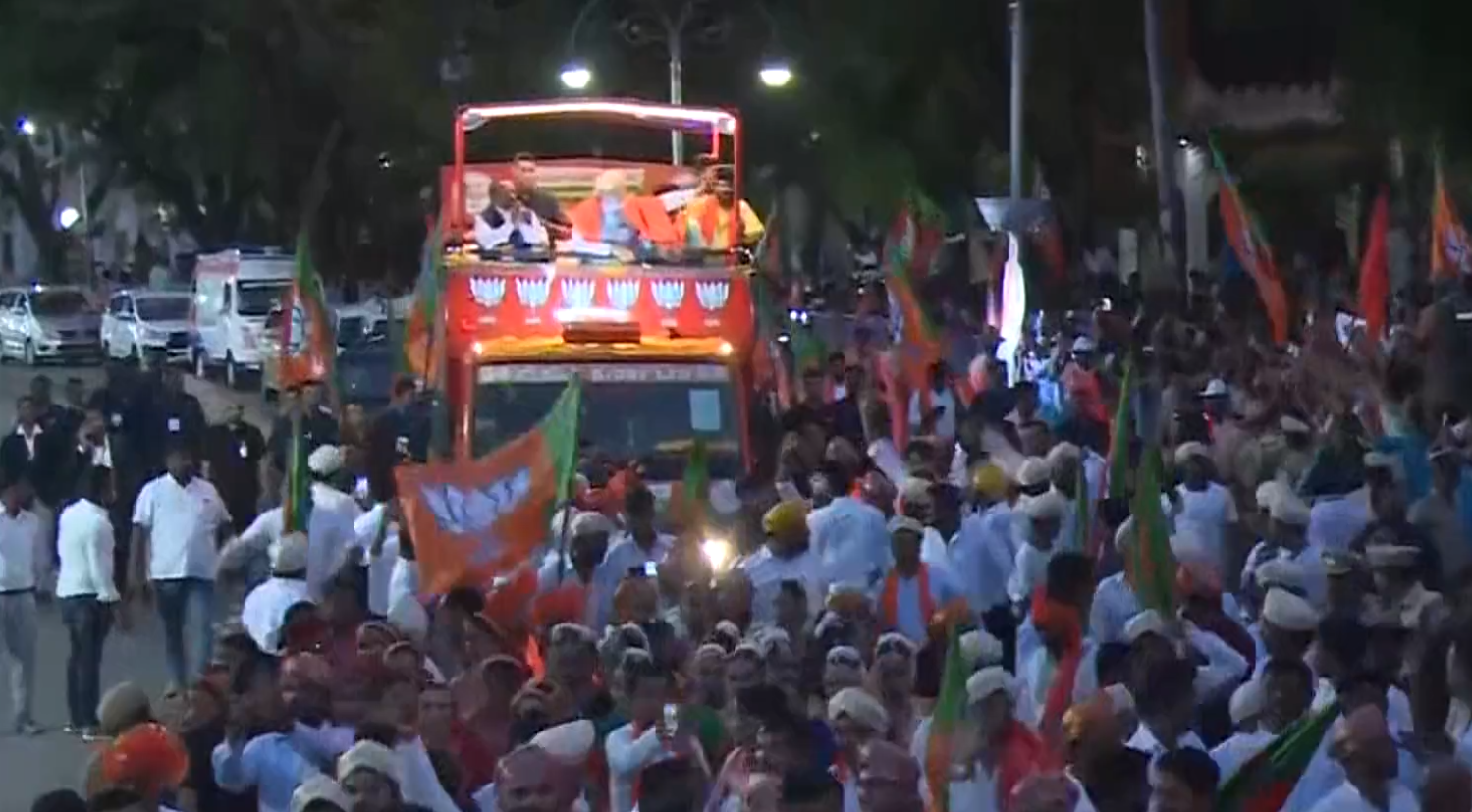 Security breach during PM Modi's Karnataka roadshow, mobile phone thrown at his vehicle 1 Security Breach