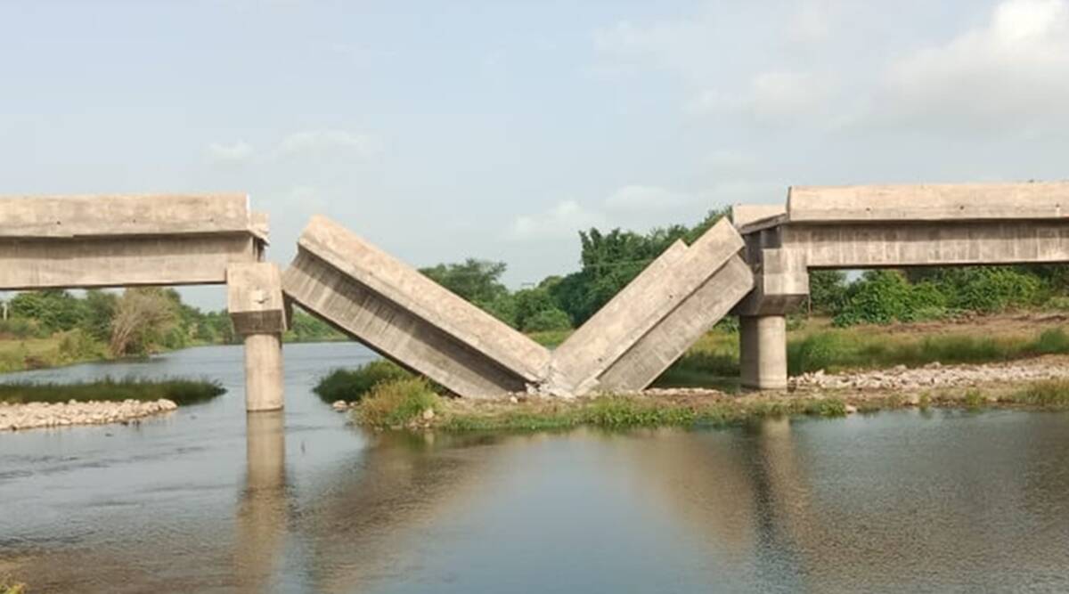 The newly built bridge on Mindhola river in Tapi.