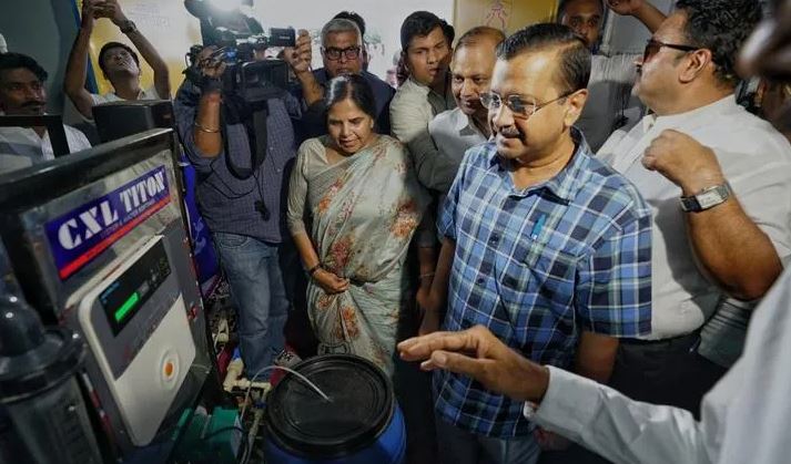 Delhi CM launches Water ATM's