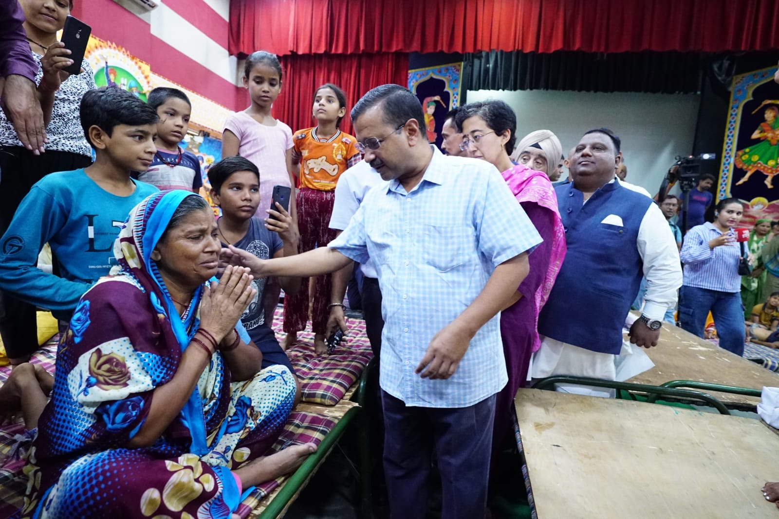 Delhi CM visits flood relief camp, assesses condition at Mori Gate area