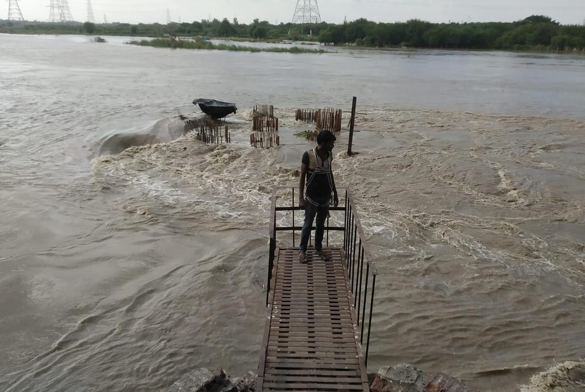 As the Yamuna water level rises, Delhi Police imposes prohibitory orders