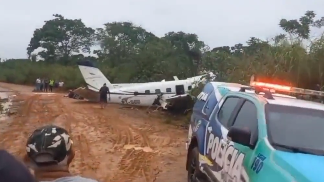 Tragic Aircraft Crash Claims 14 Lives in Barcelos, Brazil 1 Crash