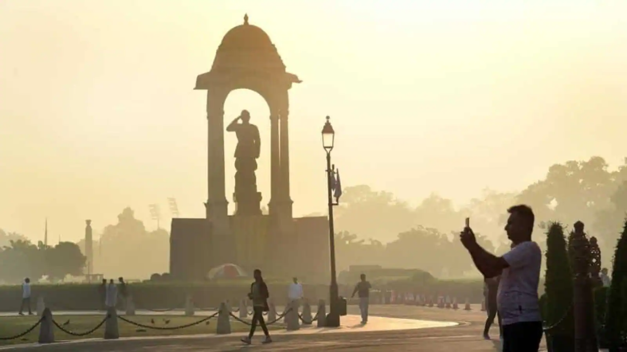 Delhi AQI Remains ‘Moderate’ at 83, Shows Marginal Improvement From Tuesday