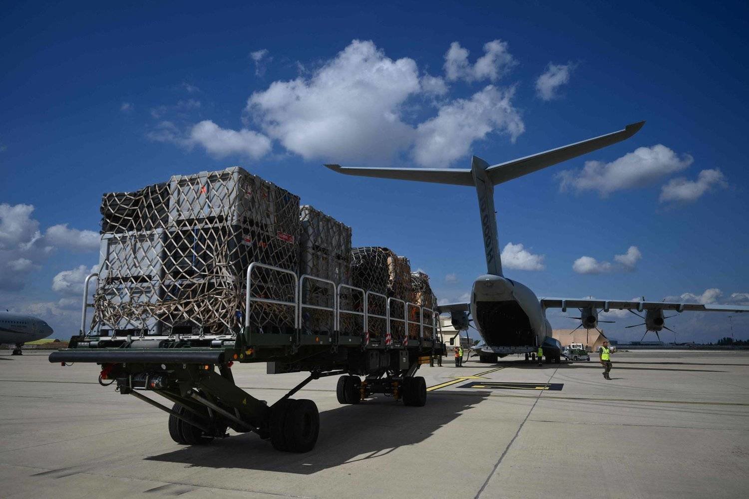 First of three US military planes to land in Egypt with humanitarian aid for Gaza