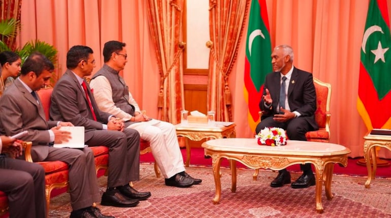 Maldives formally asks India to withdraw its military presence