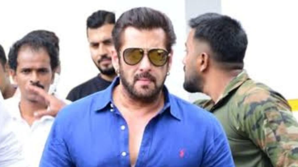 Salman Khan looks dapper as he returns to Mumbai on his 58th birthday!