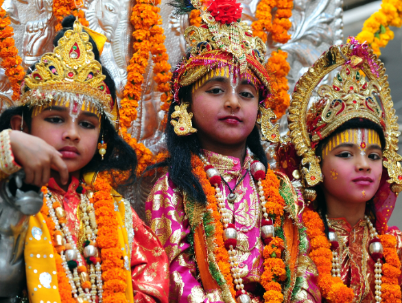 Ayodhya Ram Mandir: Young Devotees Dresses up as Lord Ram, Goddess Sita to Invite People