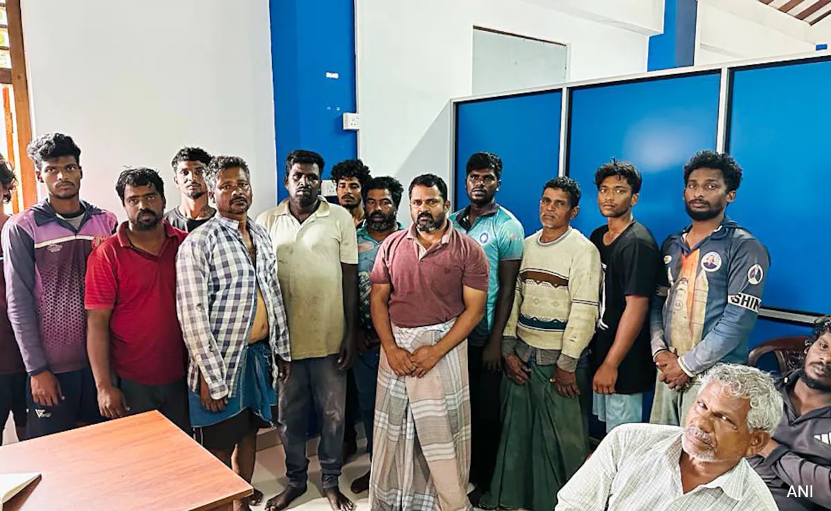 Sri Lankan Navy detains 25 Indian fishermen from Tamil Nadu and Puducherry