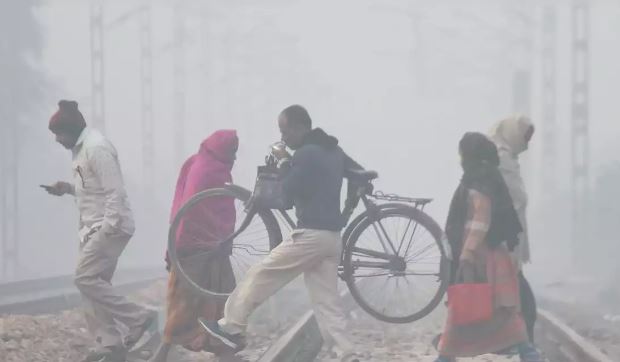 North India Shivers as Cold Wave and Dense Fog Disrupts Daily Life