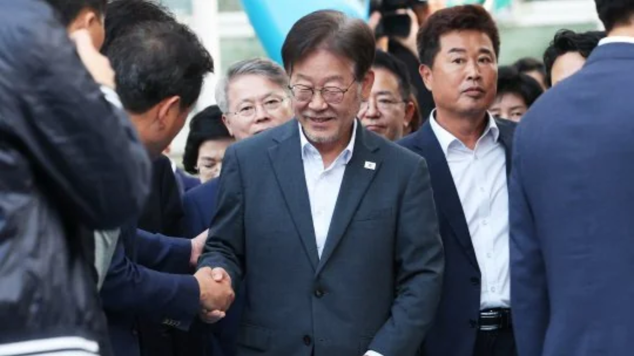 Opposition Party Chief of South Korea, Lee Jae-myung Attacked During Busan Visit