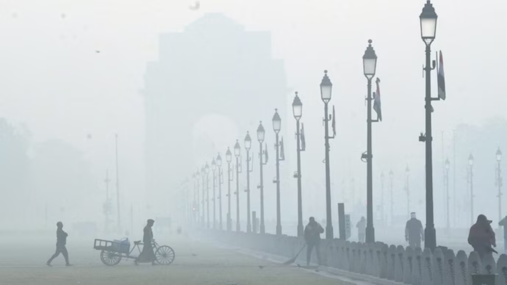 Dense Fog Disrupts Flight and Train Operations in Delhi, Weather Advisory Issued