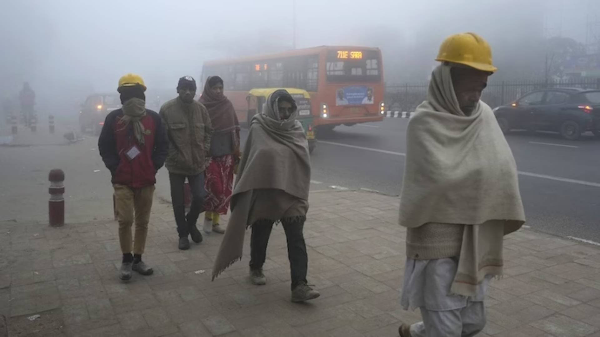 Dense Fog Disrupts Flights and Trains in Delhi, Cold Wave Continues