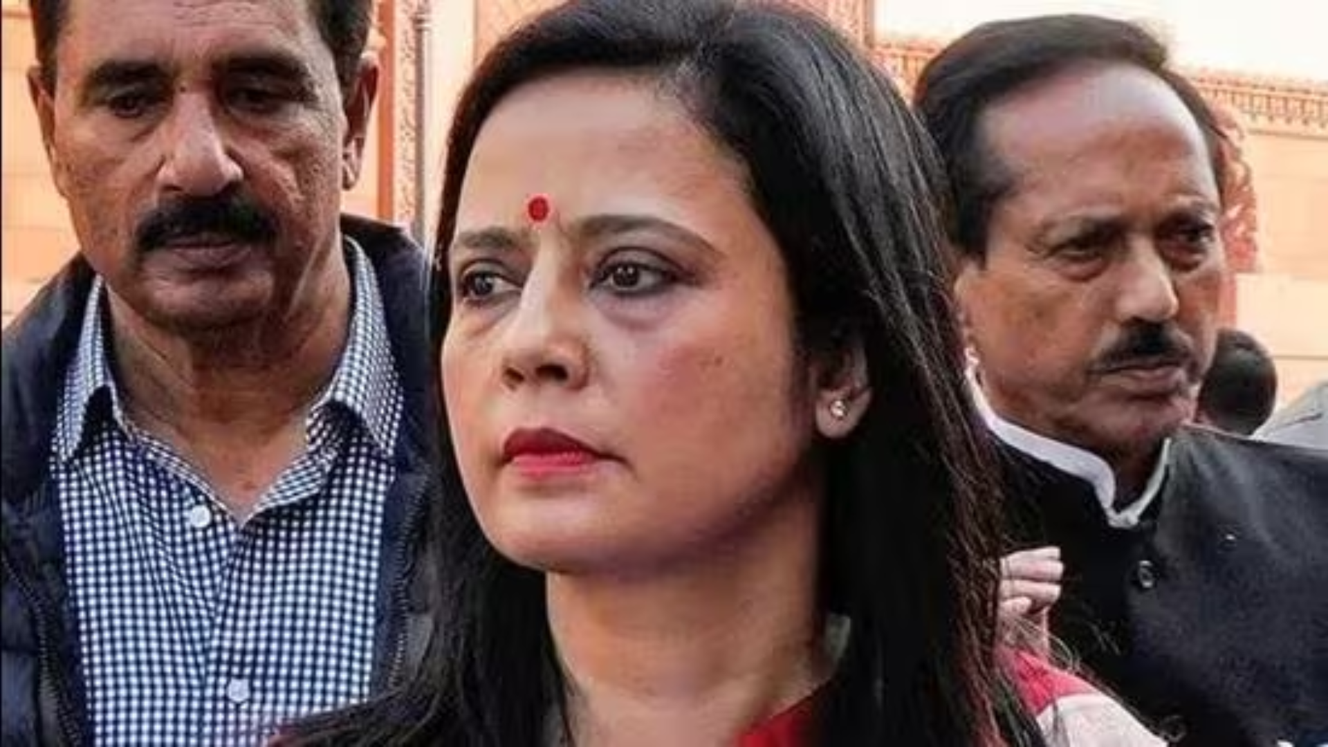 SC Lawyer Jai Anant Summoned by CBI in Cash-for-Query Case; Alleges Surveillance by Mahua Moitra