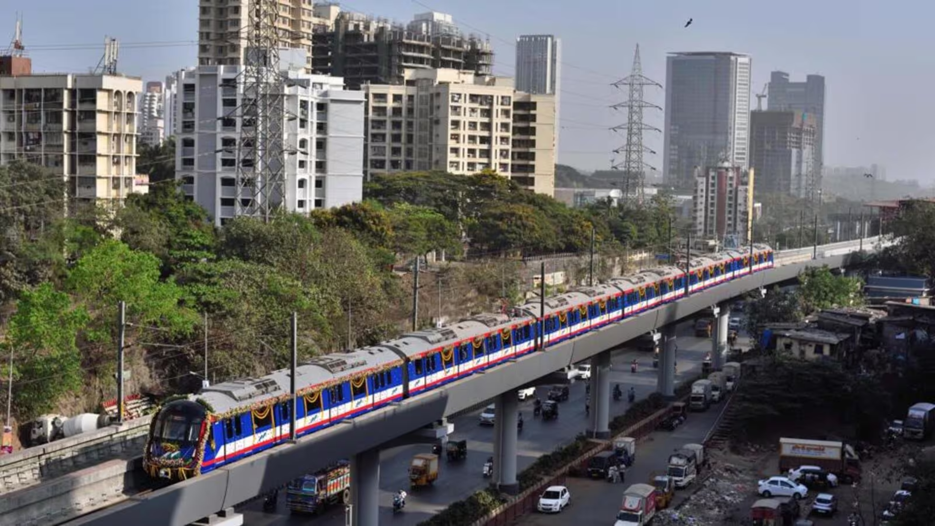 Mumbai Metro Services Temporarily Disrupted by Technical Glitch; Bunching Causes Minor Delays