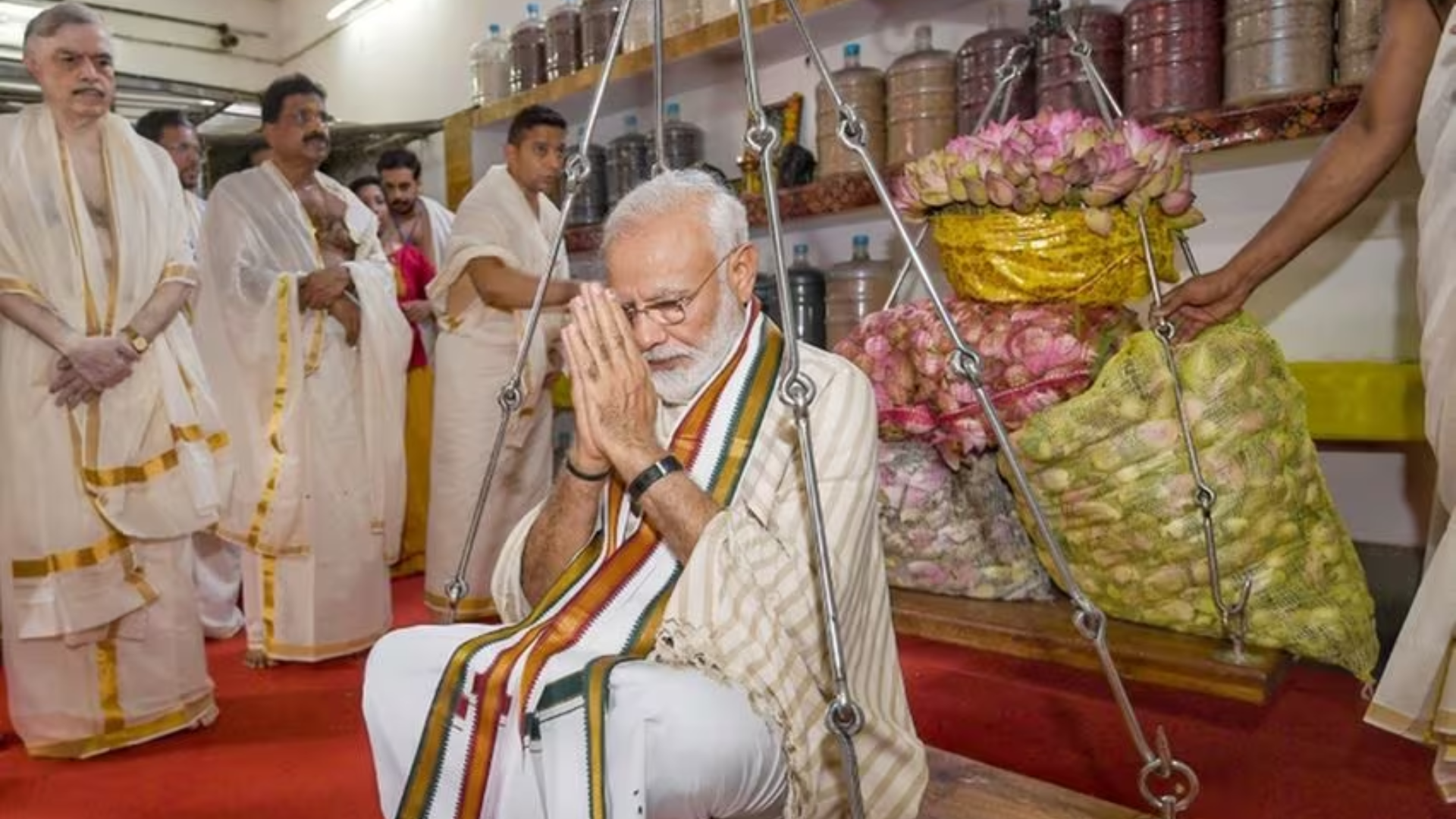 PM Modi’s Kerala Visit: PM Modi Performs Puja, Darshan at Guruvayur Temple in Thrissur