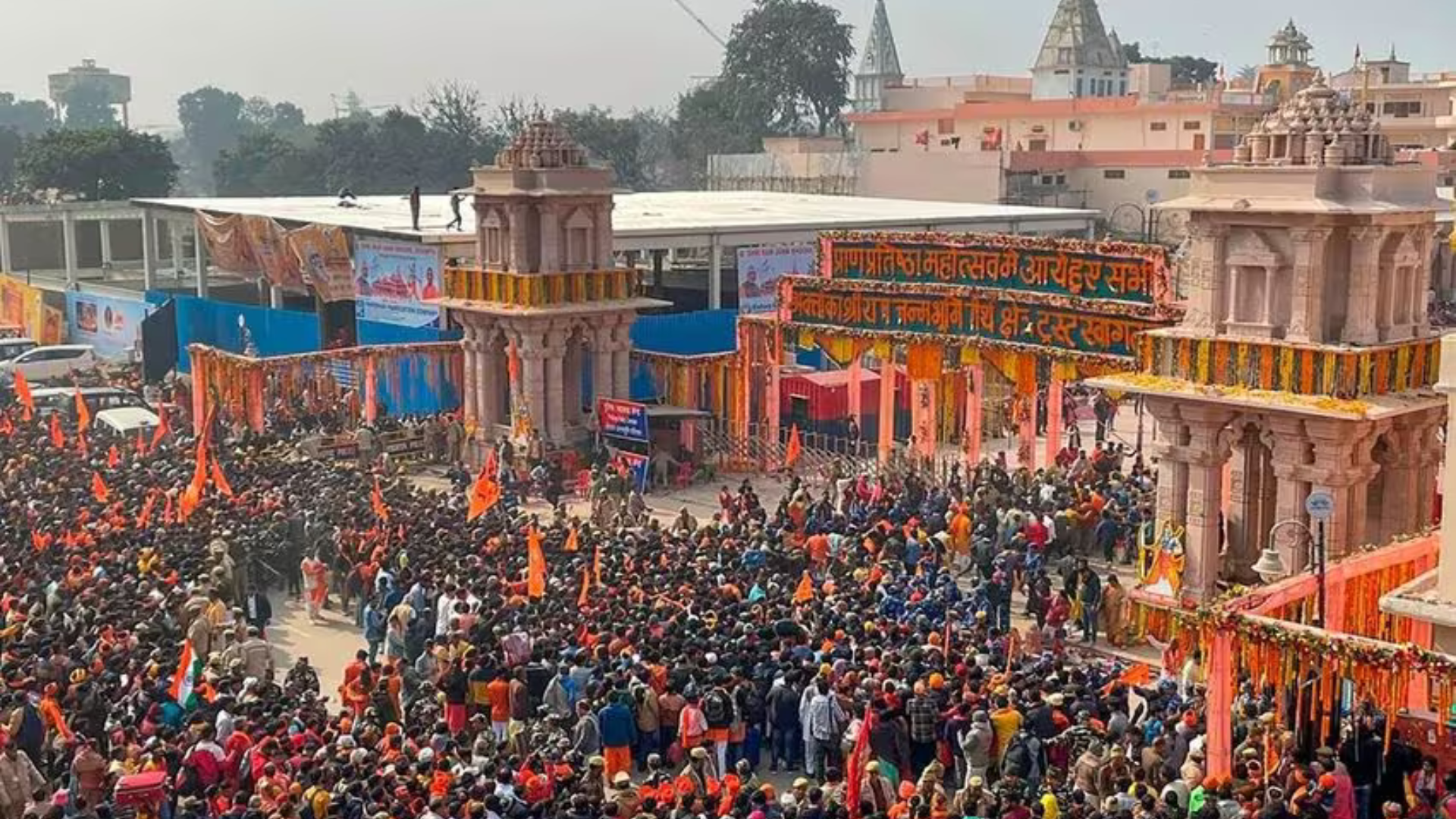 Large Crowds Converge Outside Ayodhya’s Ram Temple for Worship