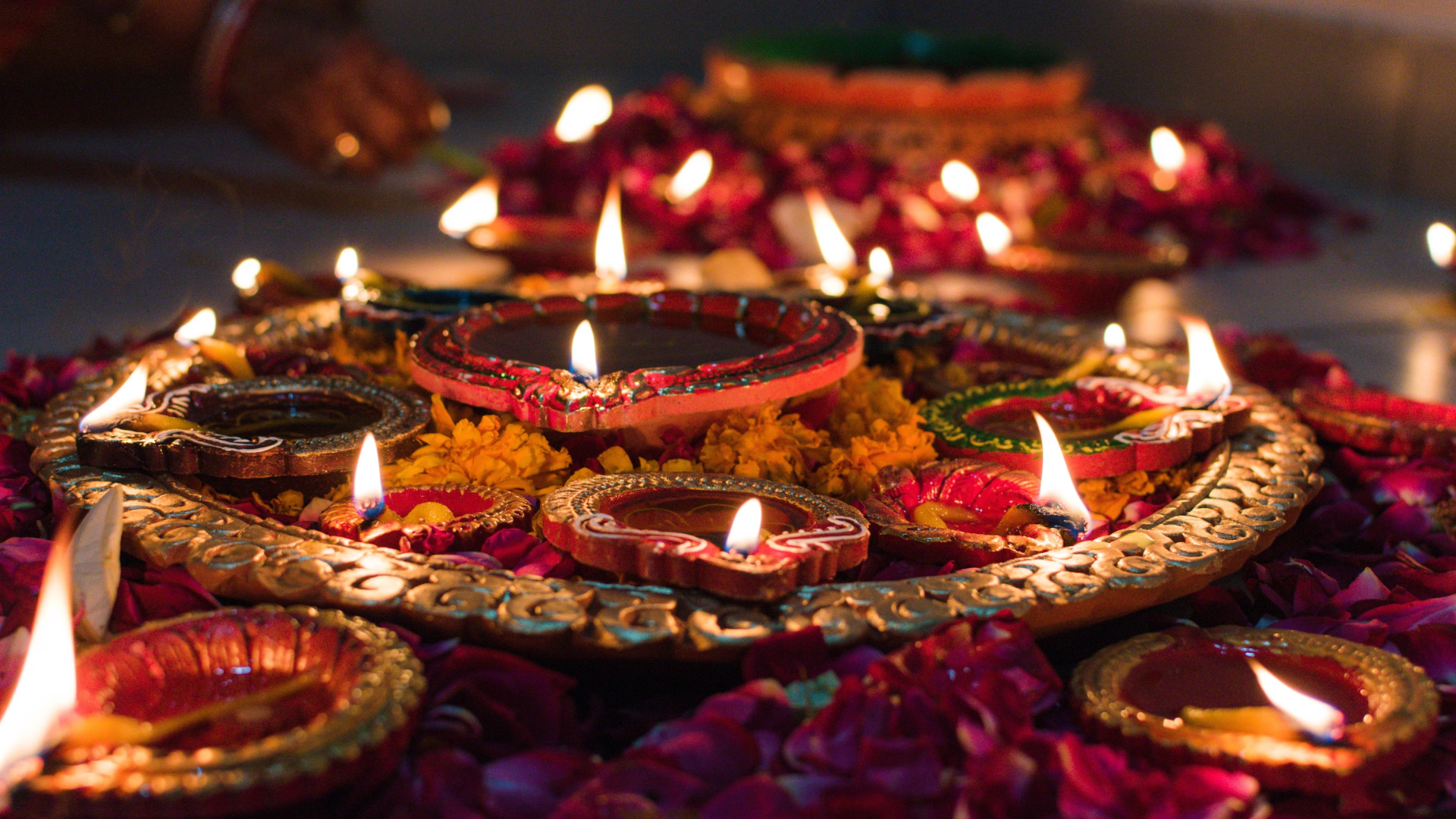 Himachal’s CM Sukhu Illuminates ‘Diya’  at Oak Over for Ram Temple’s ‘Pran Pratishtha’