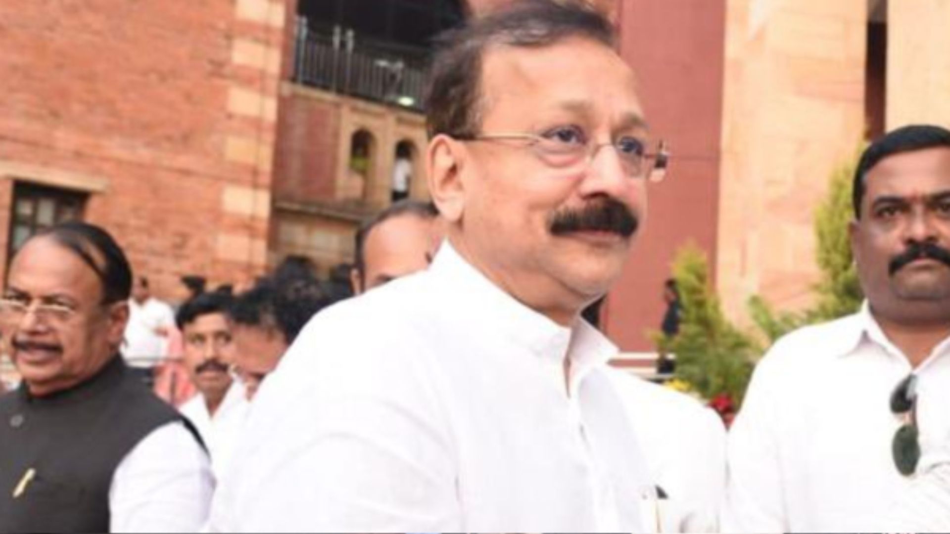 Ex-Maharashtra Minister Baba Siddique Resigns from Congress