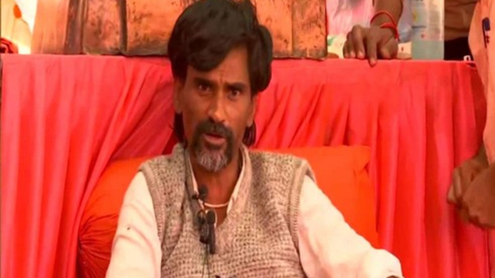 Maratha Reservation Activist Manoj Jarange Patil Continues Strike, calls meeting on Wednesday