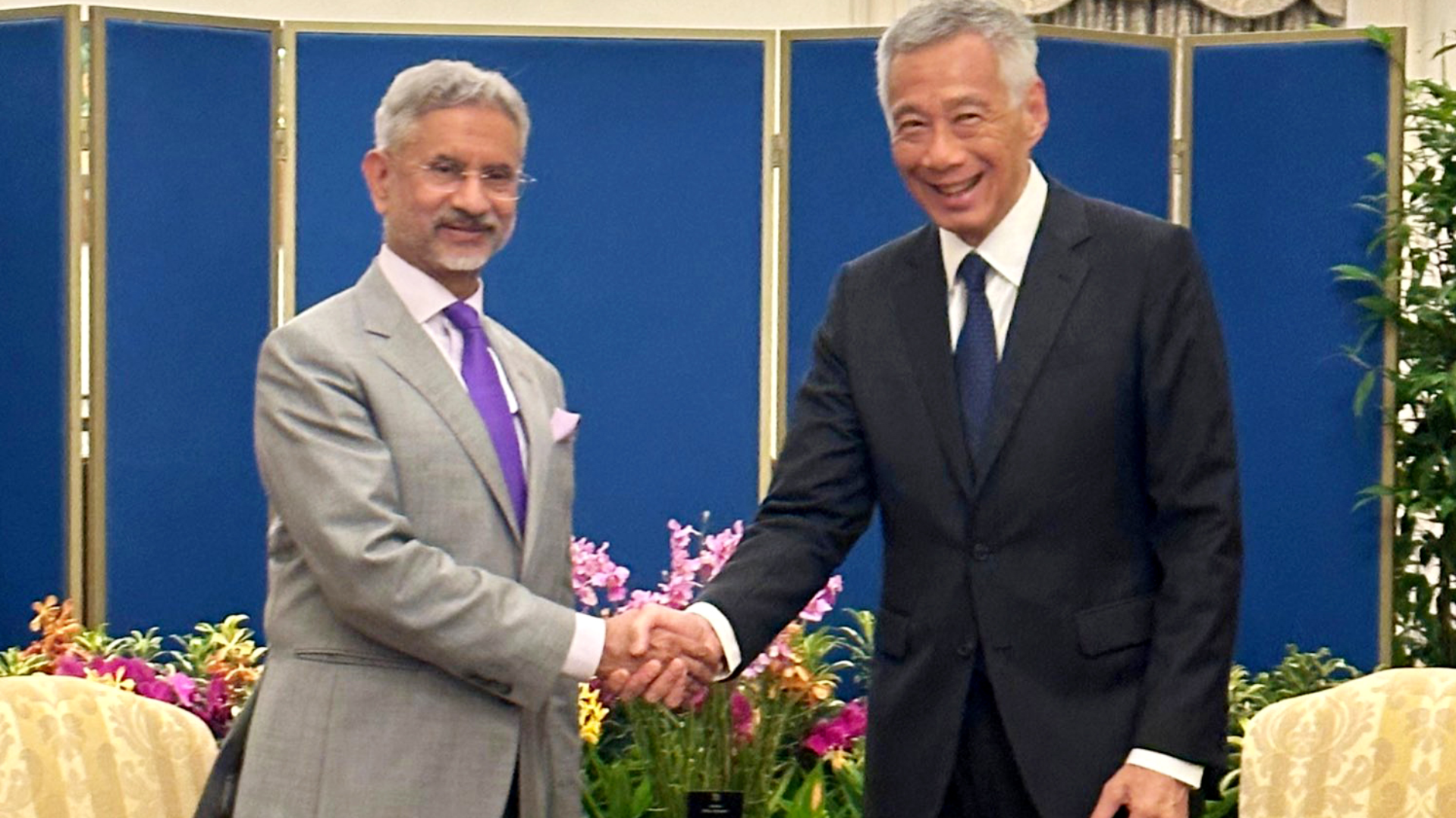 Jaishankar And Singapore PM Discuss Strengthening Collaboration In Fintech, Digitalization, And Green Economy