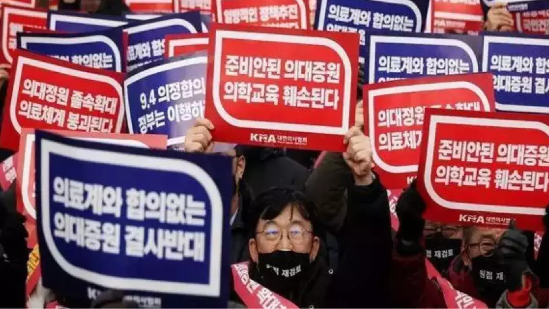 South Korea Health Ministry Sends Notices to Suspend Licenses of 5000 Trainee Doctors