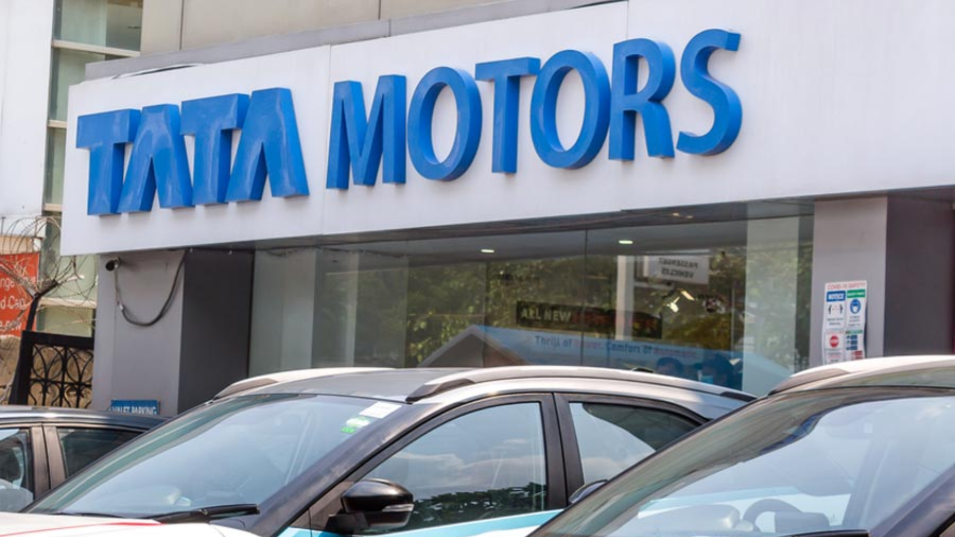 Tata Motors Hits 52-Week High, Crosses Rs 1,000 Mark in Stock Value