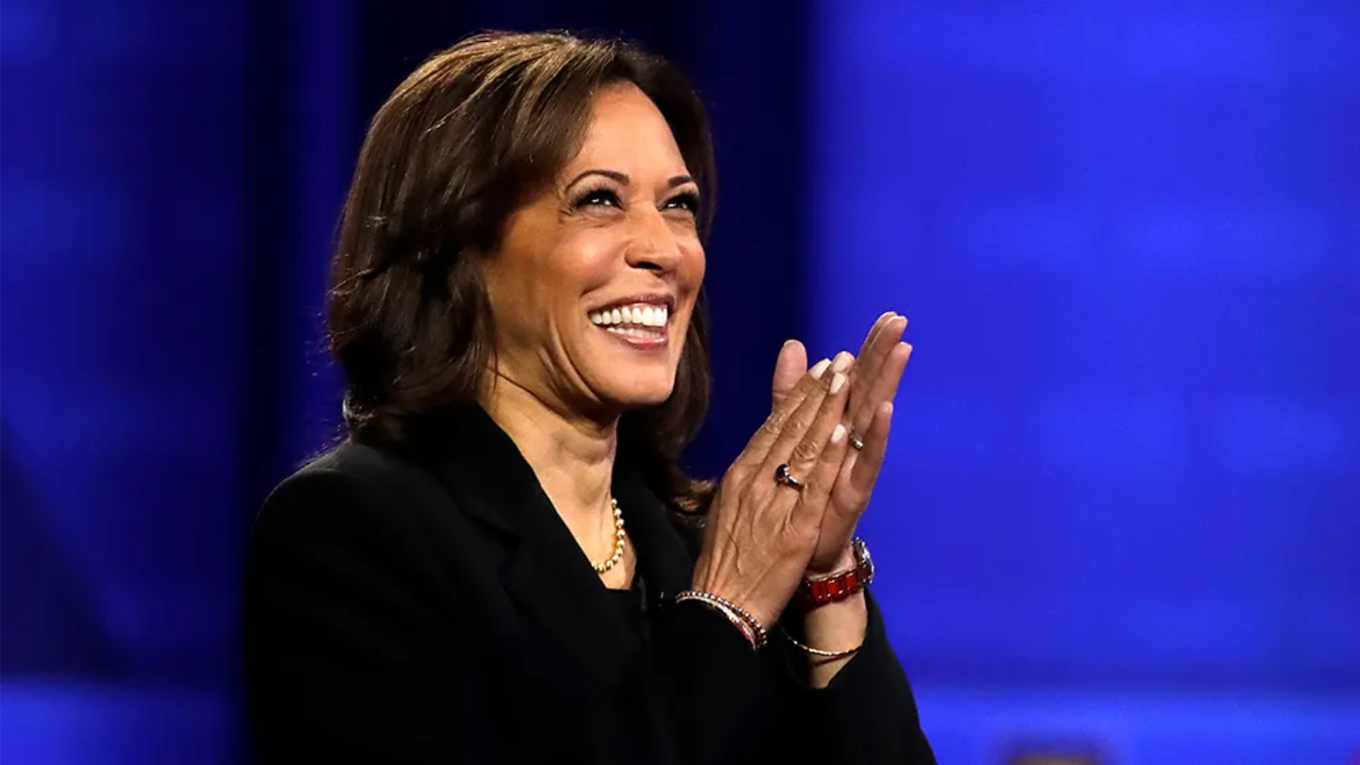 Kamala Harris Unknowingly Claps To A Spanish Song Which Was All About Protesting Her- Watch Video!