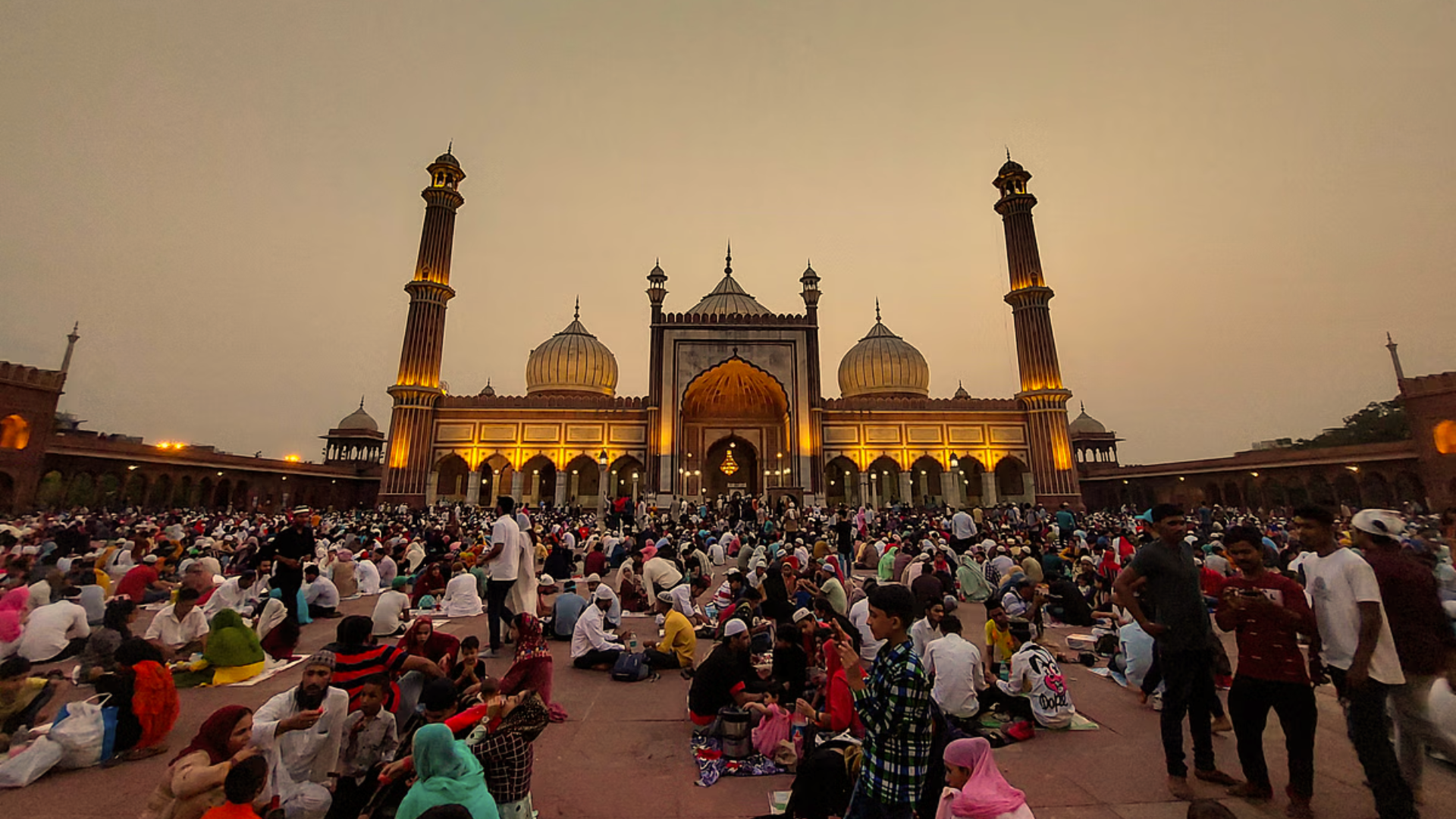 Eid Spirit Enlivens Nizamuddin And Jama Masjid, Festive Atmosphere Abounds