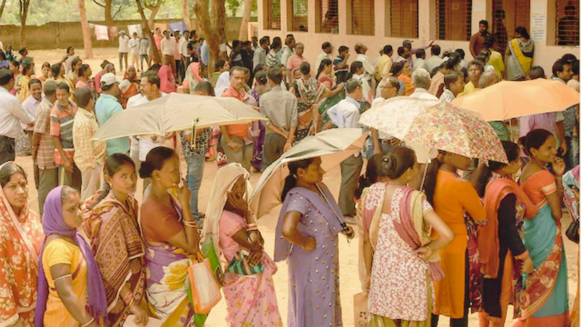 Lok Sabha Elections 2024 : Bengaluru Votes Amidst Heat Wave Conditions