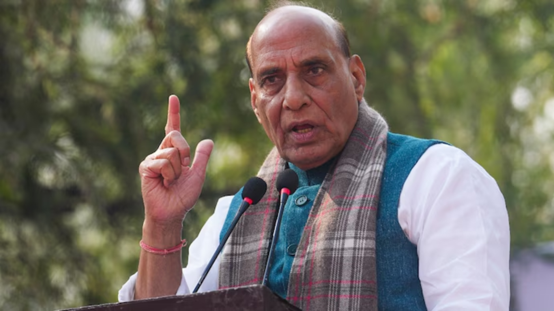 Rajnath Singh Counters Congress, Highlighting Indira Gandhi’s Government Toppling Role