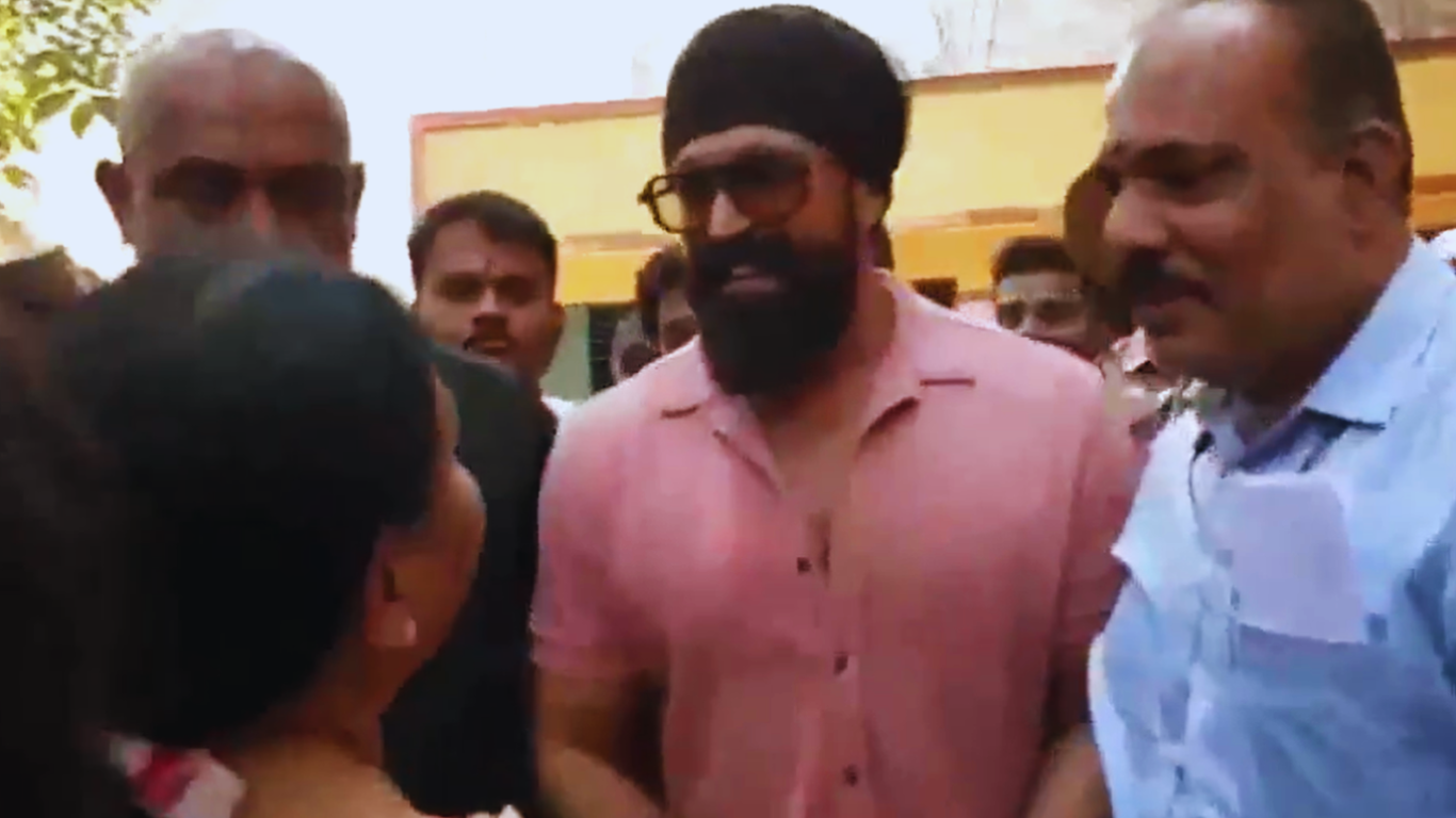 Lok Sabha Polls Second Phase: KGF Star Yash Casts His Vote In Hoskerehalli, Bengaluru