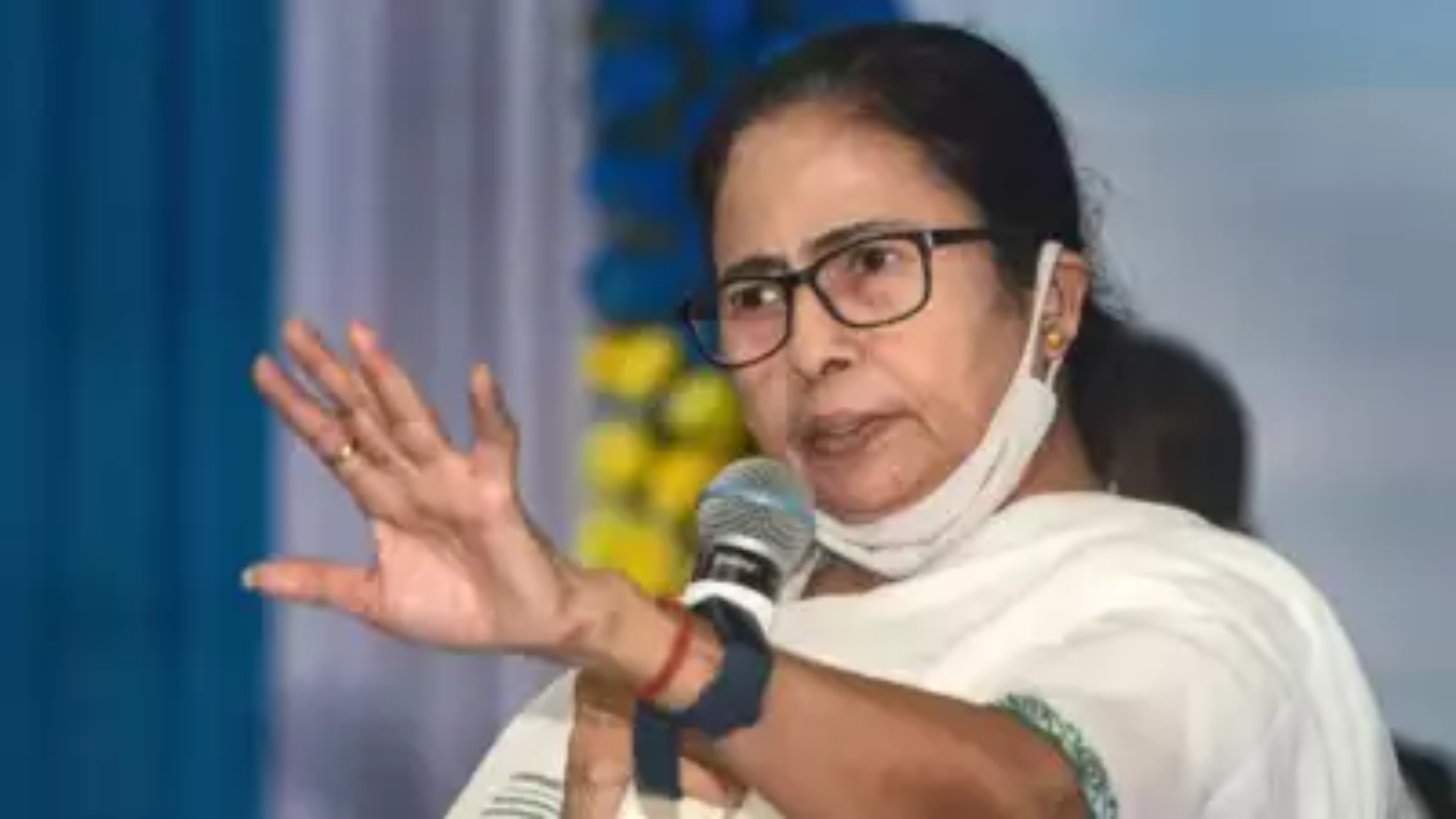 Mamata Banerjee Condemns Cancellation of 25,000 School Jobs, Alleges BJP’s Election Strategy